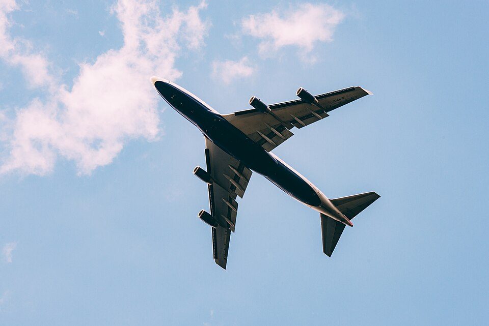Passenger airplane (Unsplash)